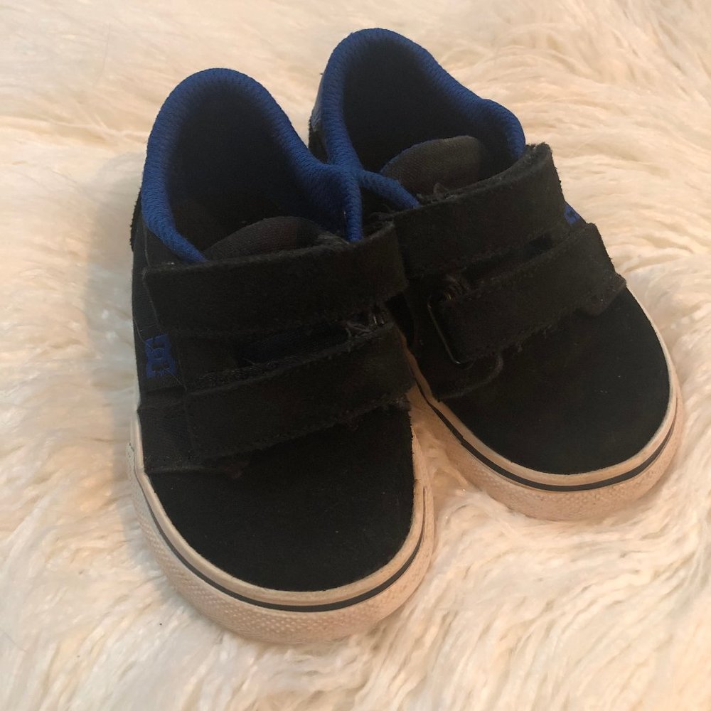 DC Toddler Black Blue Sneakers Size 5
